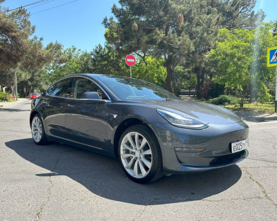 Tesla Model 3 Long Range