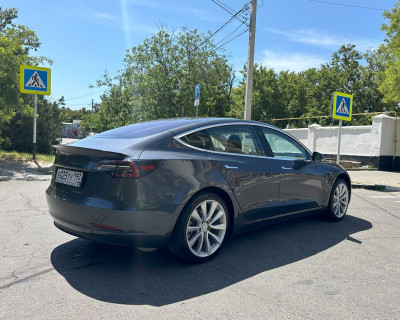 Tesla Model 3 Long Range